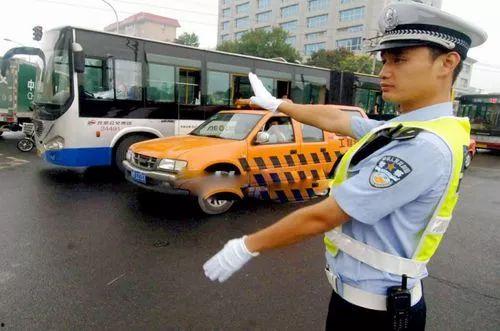 东方交警最新爆料新闻,多起交通违法行为引发社会关注  第2张 东方交警最新爆料新闻,多起交通违法行为引发社会关注  第2张