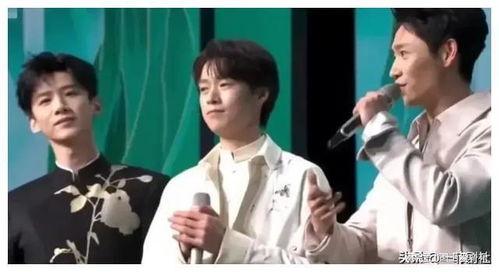 娱乐圈吃瓜爆料背景图,揭秘吃瓜背后的真相与秘密  第2张